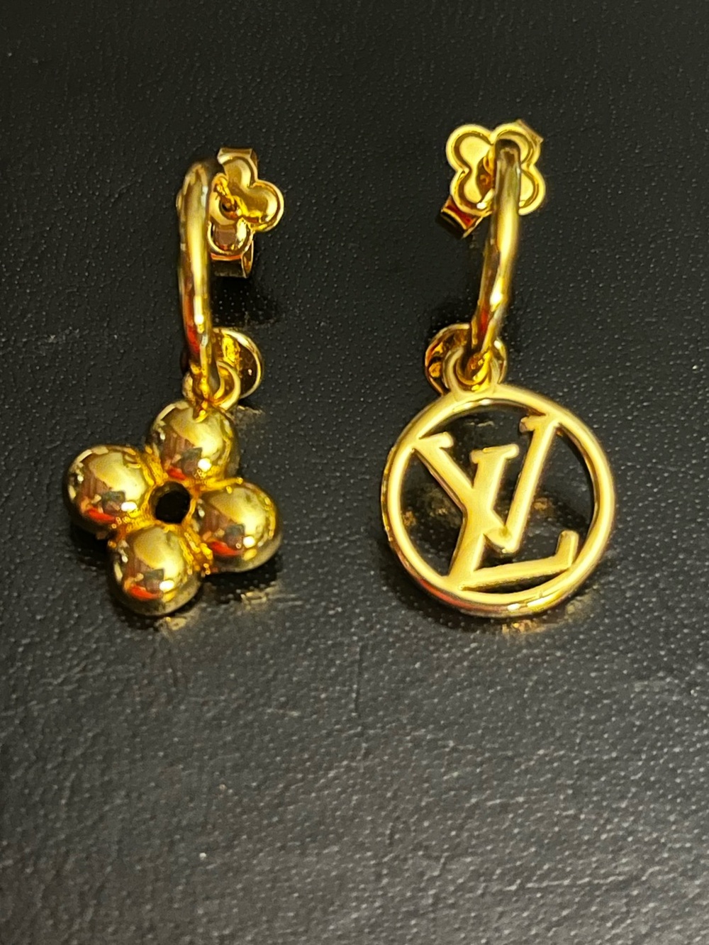 🌸 Louis. Vuitton. Blooming Flower Monogram Logo Gold Tone Earrings